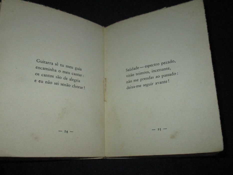 Livro Á Guitarra Mécia Mouzinho de Albuquerque 1932