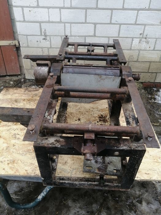 Каркас настільного деревообробного станка.