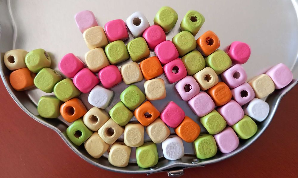 Contas coloridas de madeira