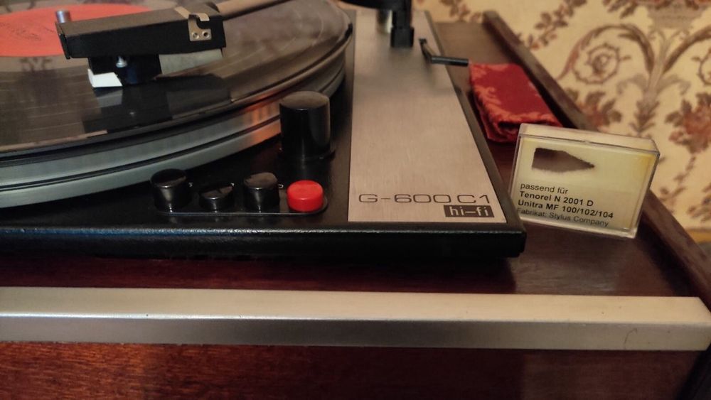 Виниловый проигрыватель Вега 106 , обслужен .