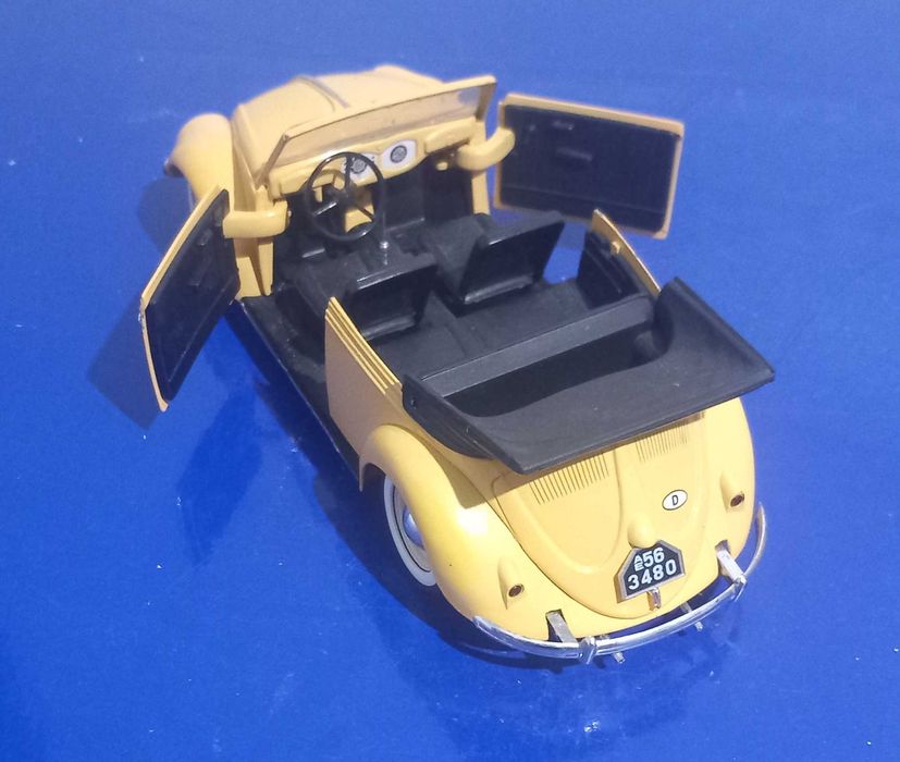 Miniatura de coleção escala 1.18 da solido