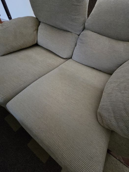 Sofás (3 e 2 pessoas) - Todos os bancos são deslizantes e as cabeceira