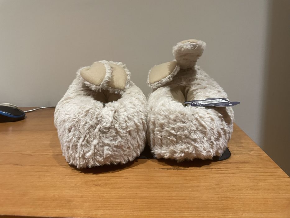 Pantufas novas em bege