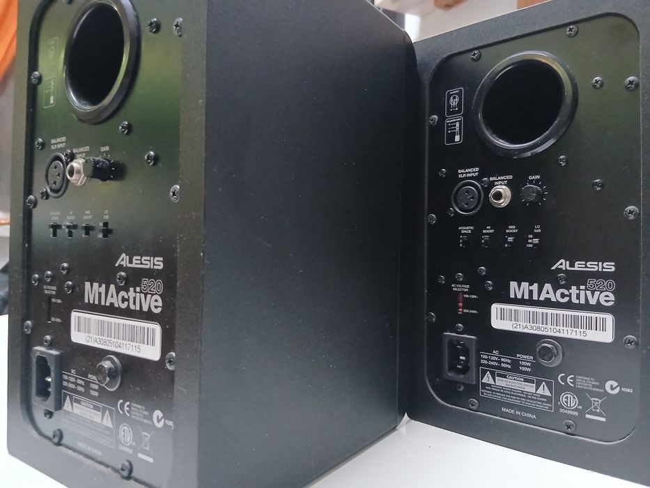 Monitores de estúdio Alesis