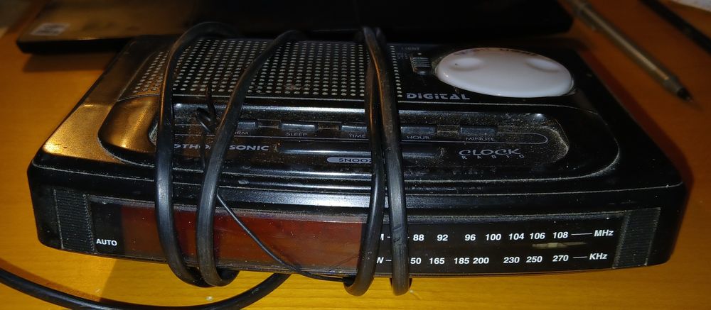 Radio alarm małe z lampką Thompsonic TS-77DS