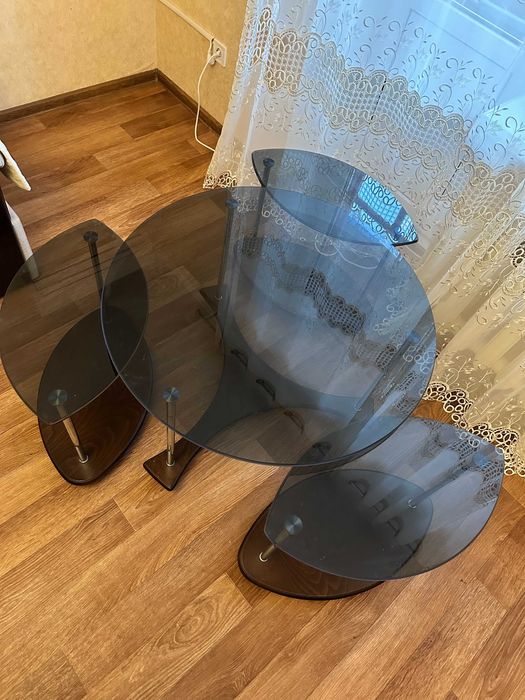 скляний стіл трансформер