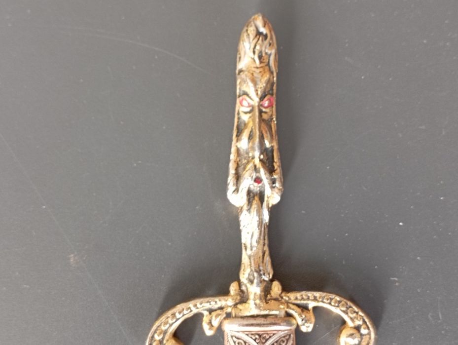 Punhal antigo em bom estado