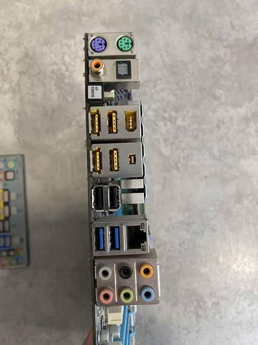 Материнка Gigabyte x58ud3r проц x5560 та 4гб озу