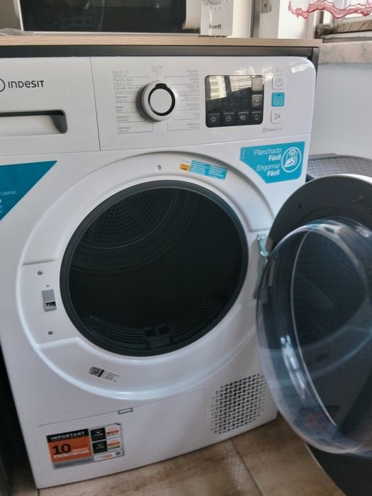 Máquina de secar roupa