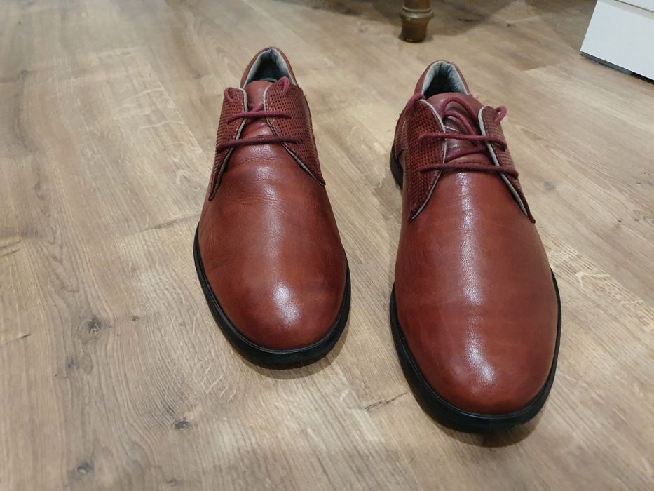 Sapatos bordeux Eureka