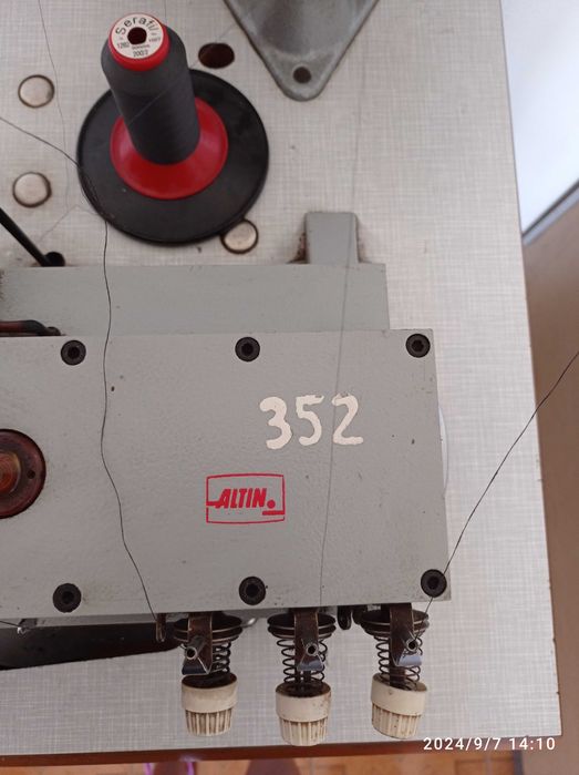 Overlock textima niemiecki trzynitkowy