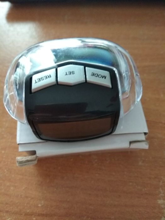 Pedomêtro com caixa. Novo com instruções.