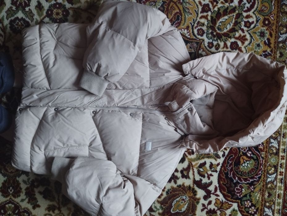 Пуховик жіночий розмір  xs Levis
