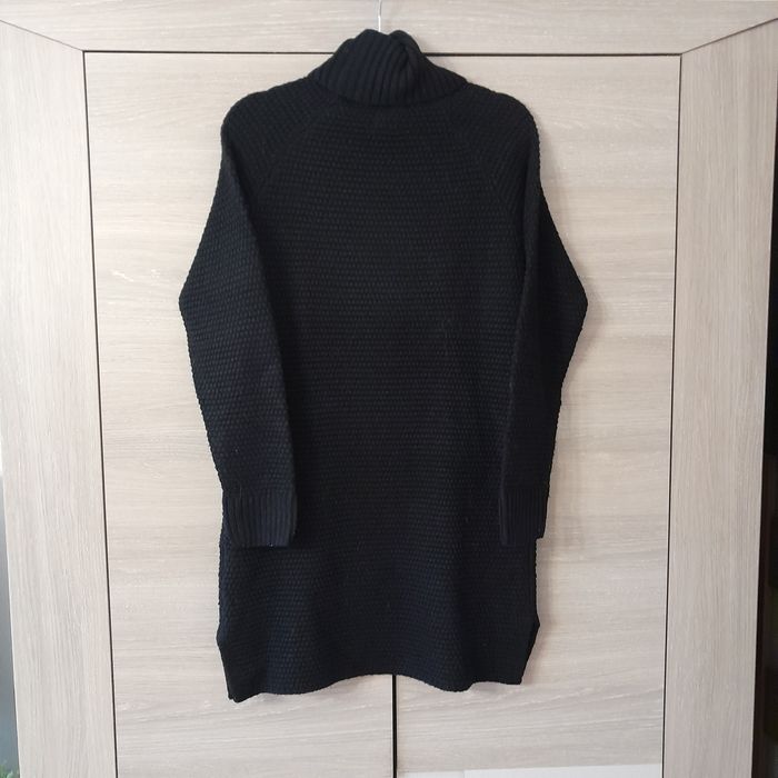 Sweter z golfem.