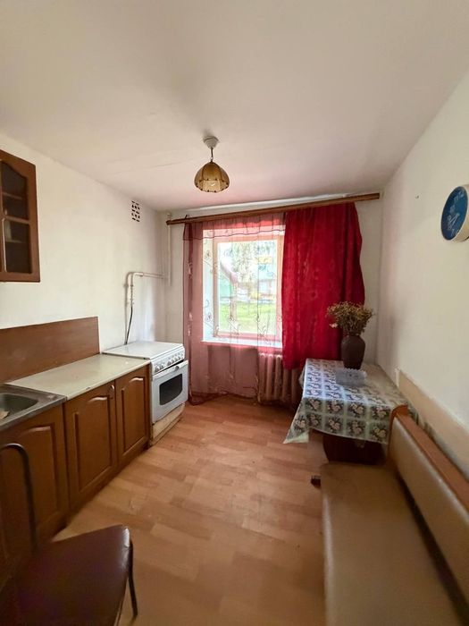 Продаж 3-кімнатної квартири в центральній частині міста.