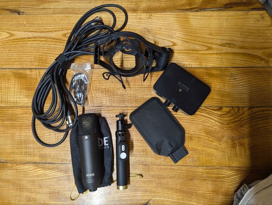 Rode NT1+AI 1 USB аудіоінтерфейс з мікрофоном