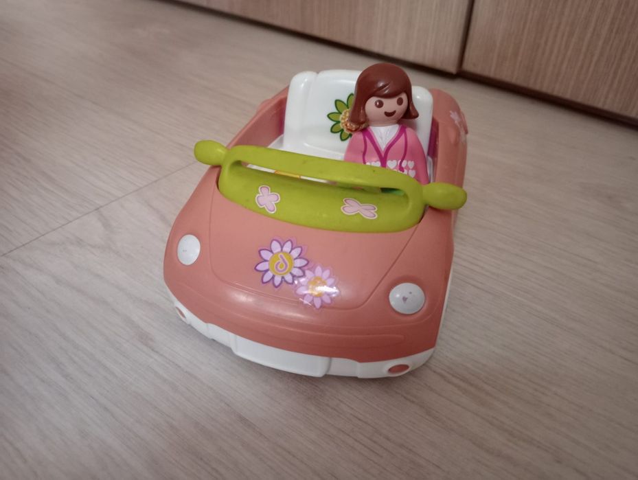 Carro e boneca para brincar