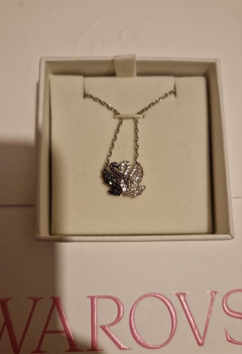 Colar Swarovski  cisnes