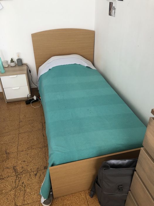 Camas individuais (com estrado)
