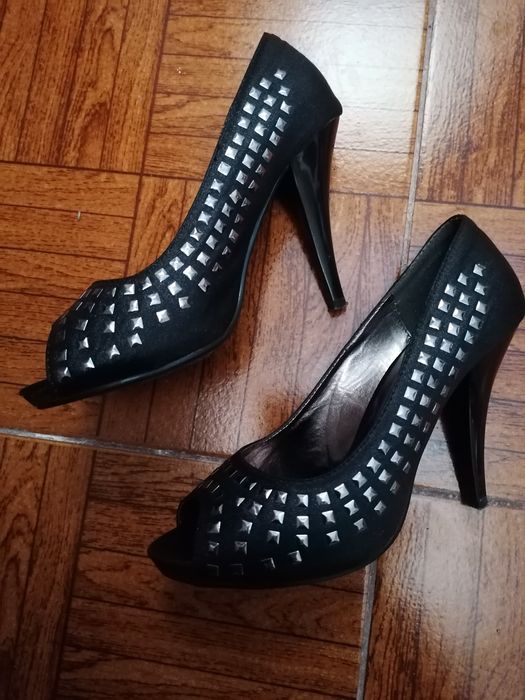 Sapatos salto alto cinzentos com brilho - TAM 36