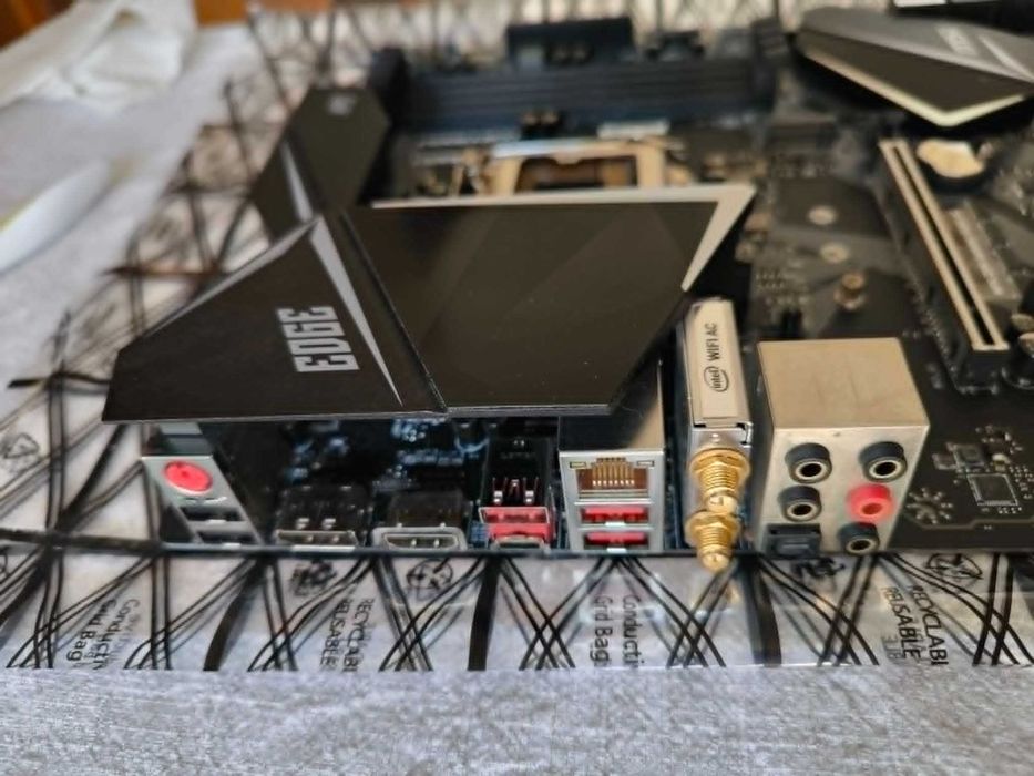 I5 9600k com Motherboard MPG Z390 GAMING EDGE AC