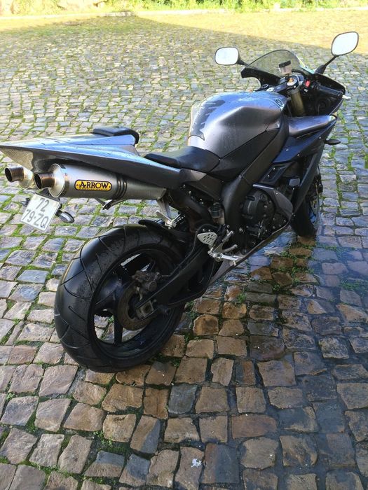 Yamaha YZF-R1 (rn12 2005) c/cavaletes e casaco dainese