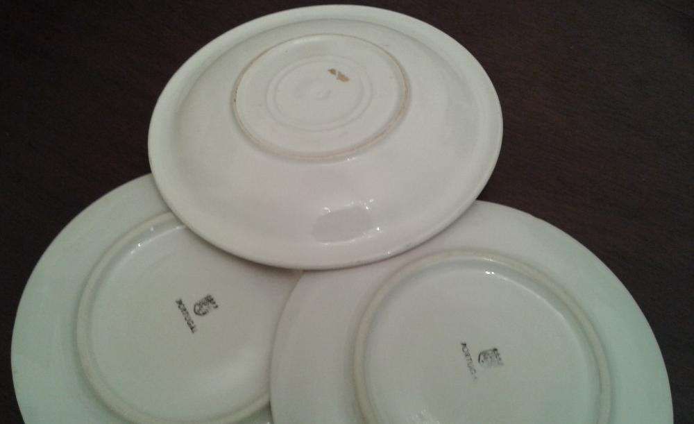 Chávena almoçadeira com pires muito antigos