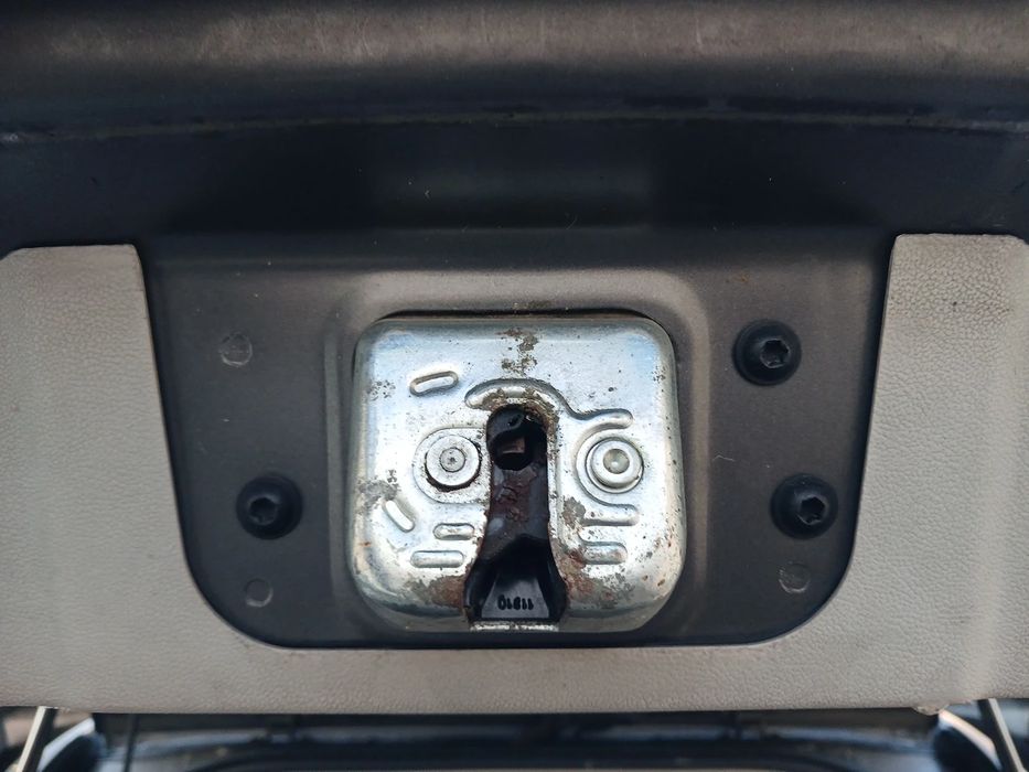 Fechadura / fecho da mala CHRYSLER Grand Voyager V (RT)