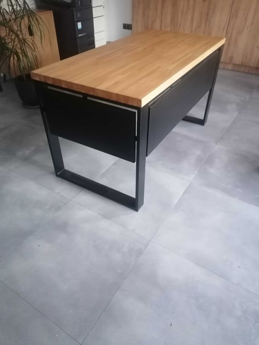 Biurko loftowe 140X70 z drewnianym blatem i blendami