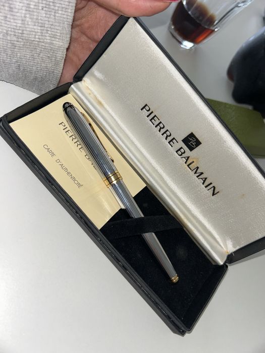 Caneta Pierre Balmain com estojo e certificado
