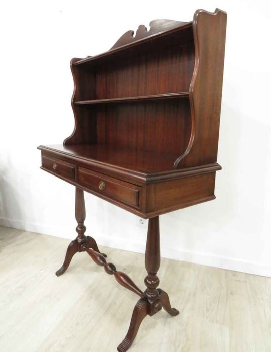 Sideboard com alçado.