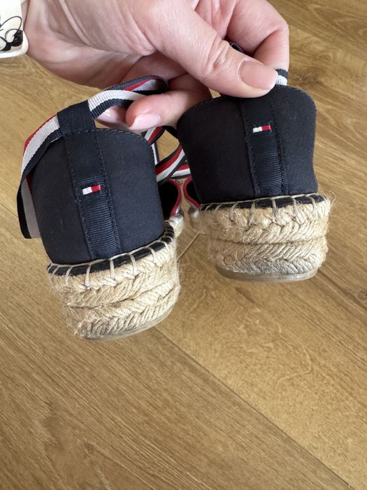 Bialo-granatowo-czerwone espadryle Tommy Hilfiger 39, wiazane w kostce