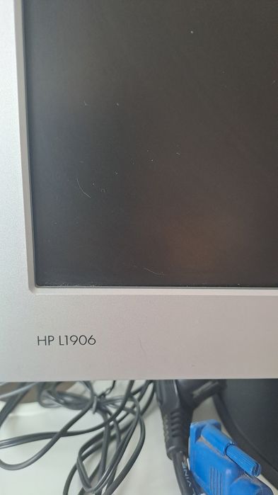 Monitor HPL1906 + colunas CAMAC. A funcionar na perfeição.