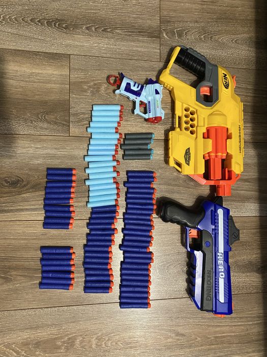 Іграшкові пістолети Nerf