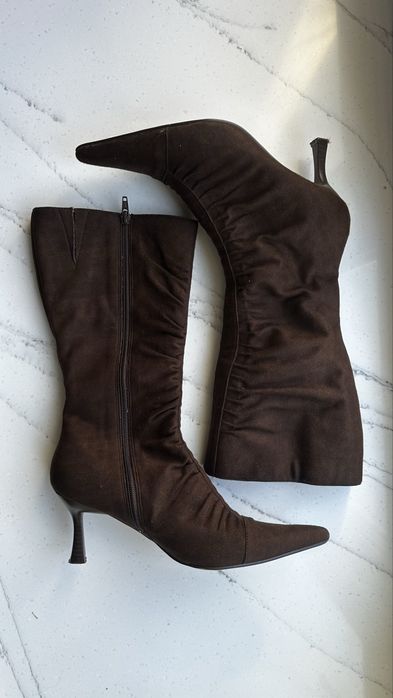 Чоботи на підборах з гострим носком. 39 р