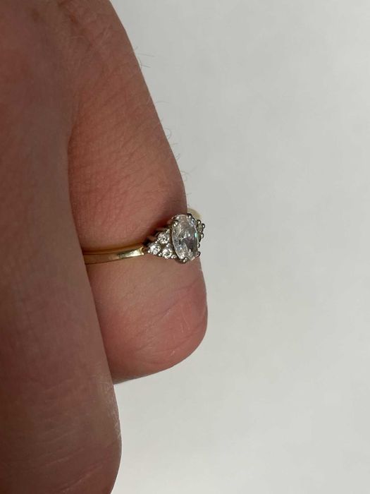 Złoty pierścionek z cyrkoniami 14kt 1,98g R11