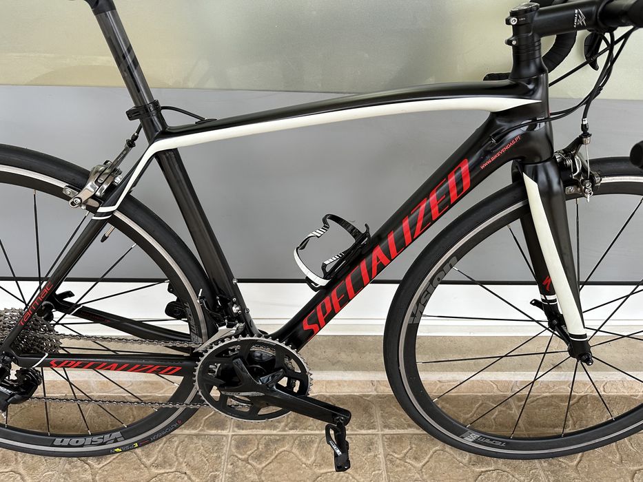 Bicicleta de estrada Specialized em carbono