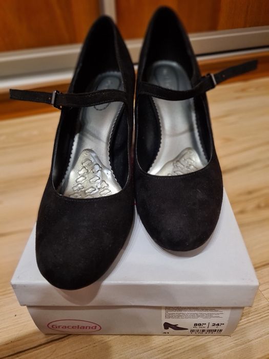 Czółenka na pasku, stabilny obcas