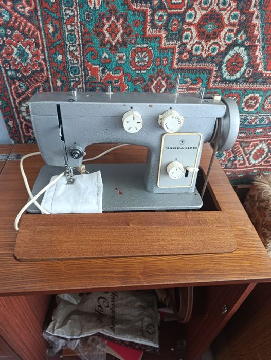 Швейная машинка чайка 142м