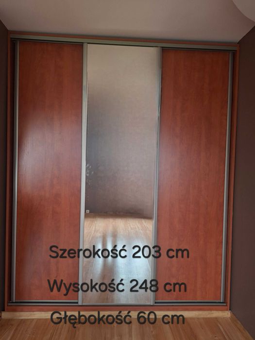 Szafa przesuwna z lustrem