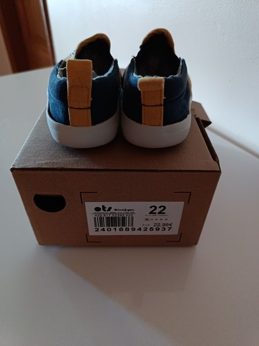 Sapatos OTS tamanho 22