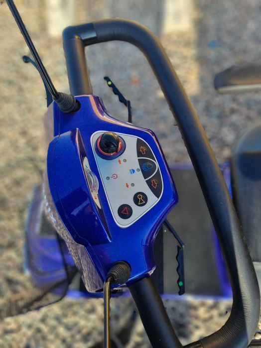 Wózek elektryczny dla osób z problemami z poruszaniem sie