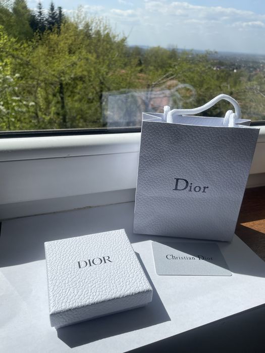 Złote kolczyki dior