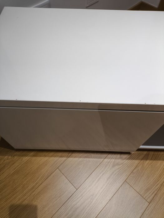 Móvel de TV um pouco danificado