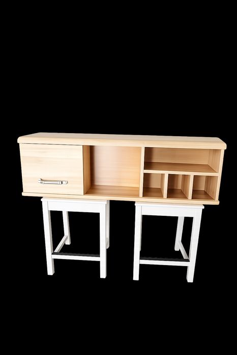 Wisząca szafka nad biurko