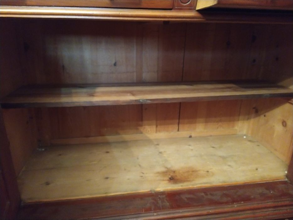 Loureiro / cristaleira antiga