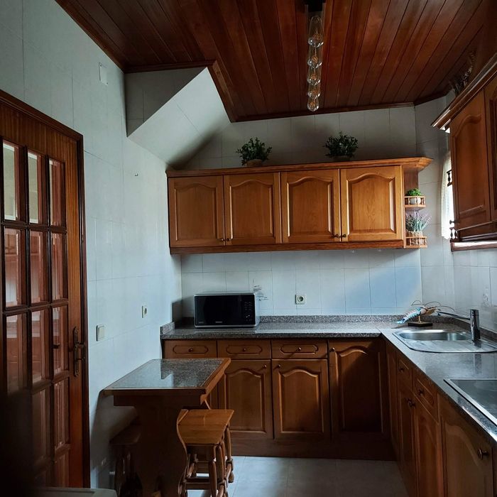 Moradia no centro histórico da Afurada, Junto ao rio Douro e Marinha da Afurada.TRATA O PRÓPRIO. Pronta a habitar.