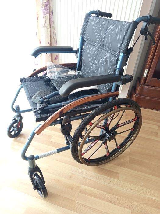 Lekki Wózek inwalidzki Wheelie Light 12kg