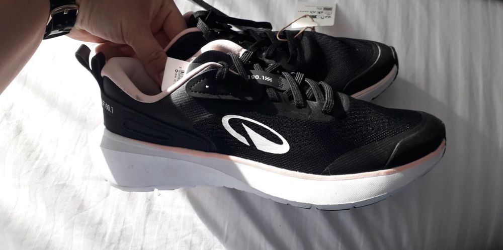Buty damskie do biegania  adidasy Decathlon r39 JF190.1 nowe