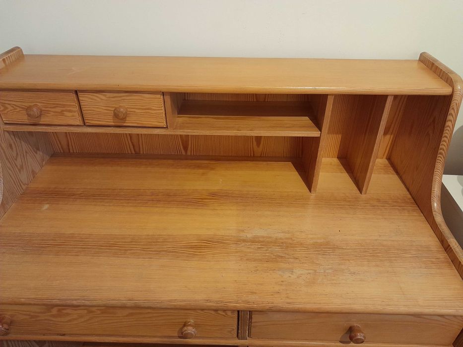 Sprzedam solidne biurko sosnowe